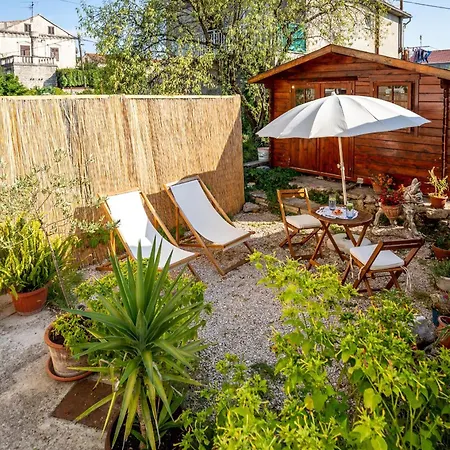 Апартаменты Stone House Harmony Zrnovo