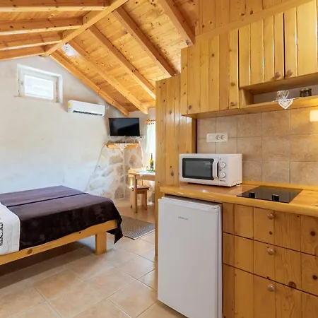 Stone House Harmony Apartamento Zrnovo